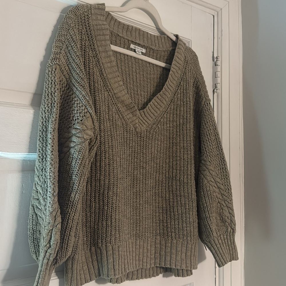 2 for $12 🎉 American Eagle Green V-Neck Sweater - Picture 5 of 11